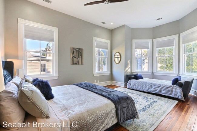 Building Photo - 4 br, 2.5 bath House - 302 W Park Ave