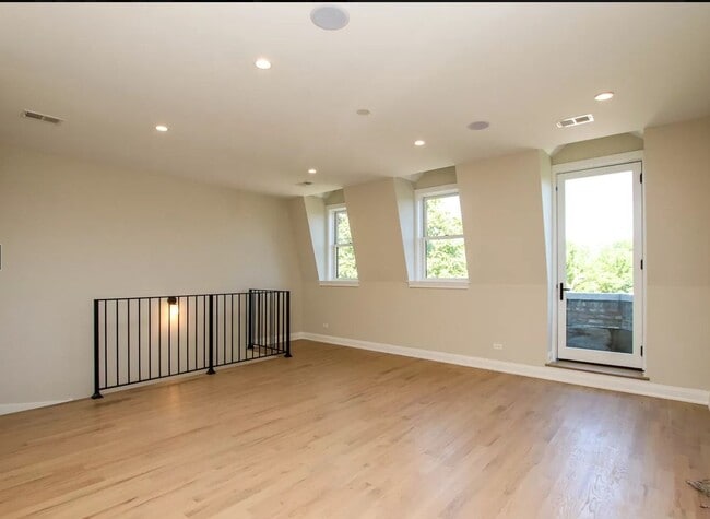 Building Photo - 1225 W Addison St