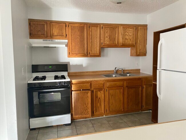 kitchen - 5105 Laurel St