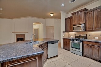 Building Photo - 10 Tallgrass Way