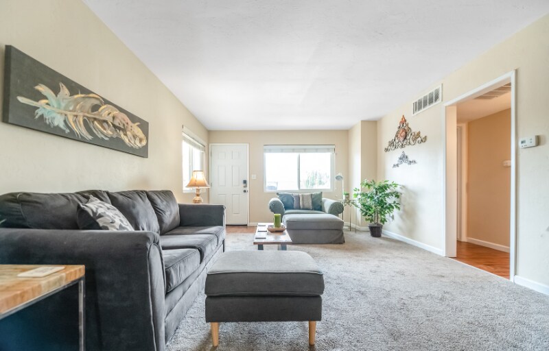 718 N Floral St Unit 9, Visalia, CA 93291 Room for Rent in Visalia