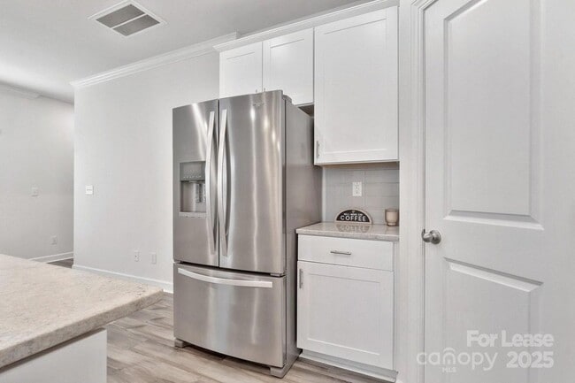 Foto del edificio - 4013 Armstrong Farm Dr