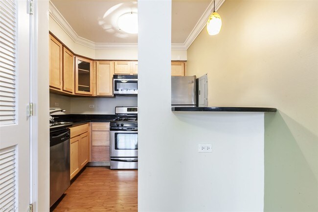 Building Photo - 5454 S Everett Ave