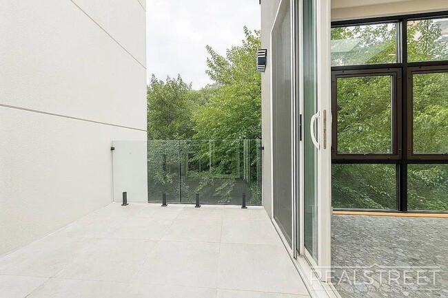 Building Photo - Williamsburg Gem – Brand New 3-Bed, 1.5-Ba...