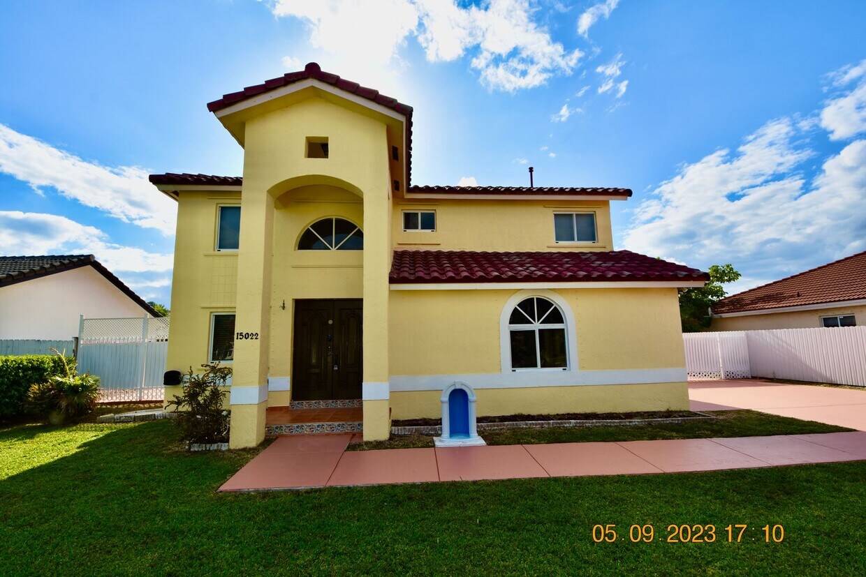 Foto principal - Newly Renovated Single-Family Home with POOL!