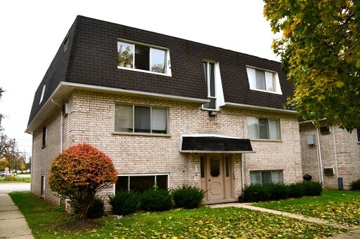 Primary Photo - 10008 Holly Ln