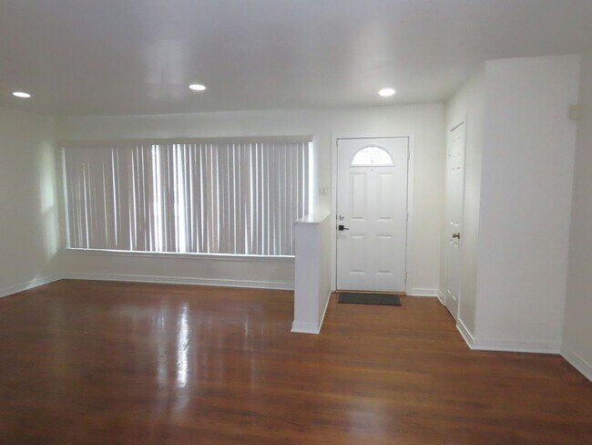 Foto del edificio - Recently Remodeled 4 Bedroom, 2 bath Home ...