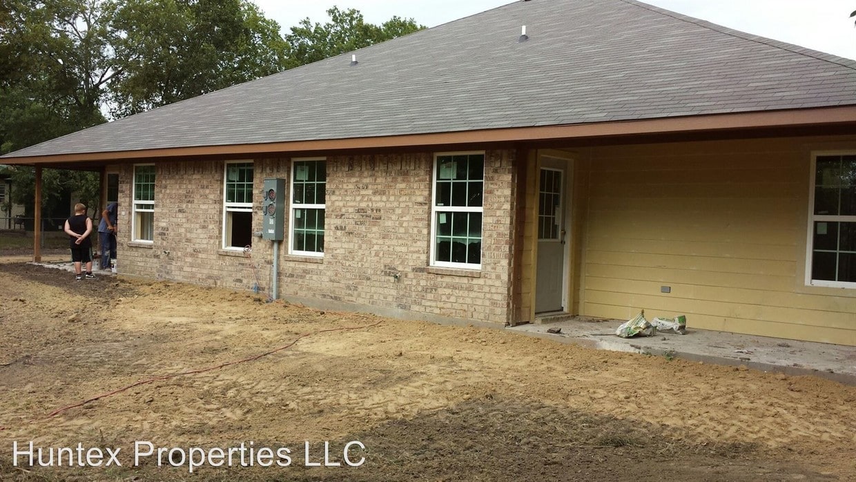 Building Photo - 2475 Circle Dr