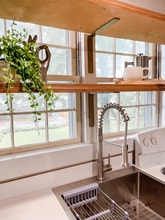 Building Photo - 410 W Maple St