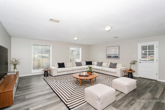Building Photo - 135 Shawns Way