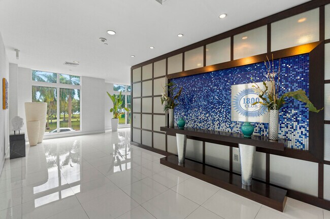 Foto del edificio - 1800 N Bayshore Dr