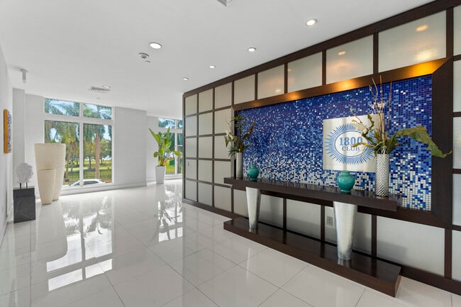 Building Photo - 1800 N Bayshore Dr