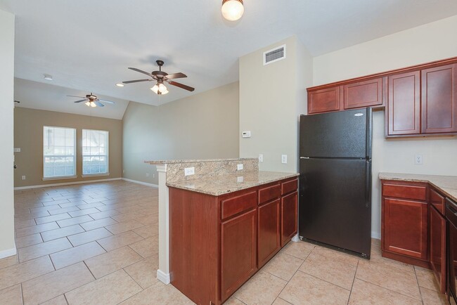 Building Photo - 1 Bed + 1.5 Bath - Spacious Loft