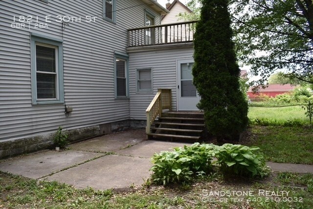 Foto principal - 6 Bedrooms--Large Yard