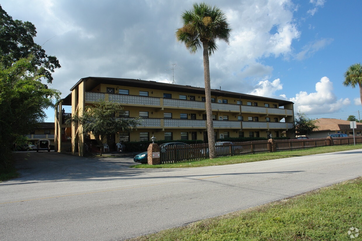 Building - Fountainview Apartment Complex