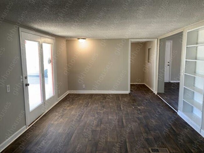 Building Photo - 1019 Doris Dr