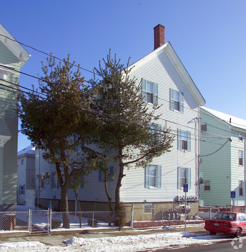 Building Photo - 293 Davis St