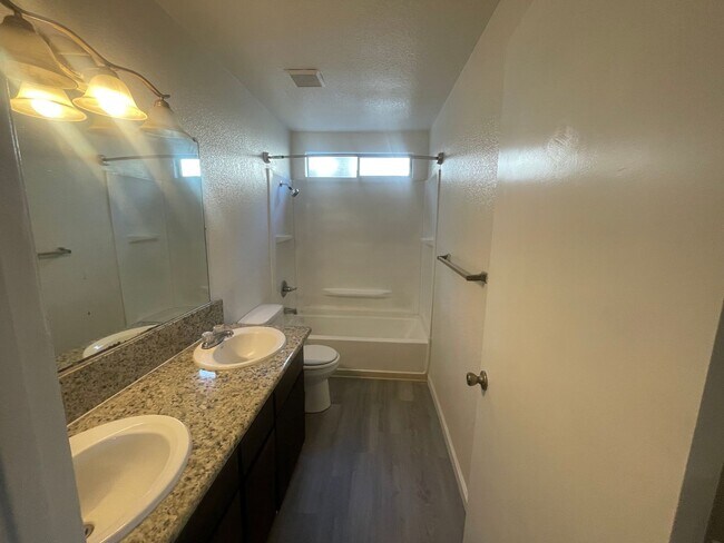 Foto del edificio - Northwood Apartments