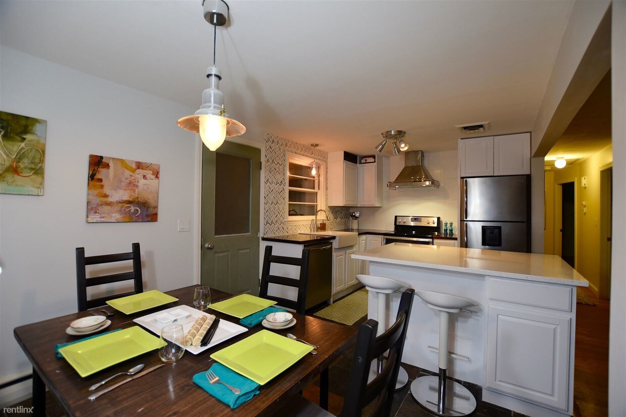 Foto principal - 453 Sprague St