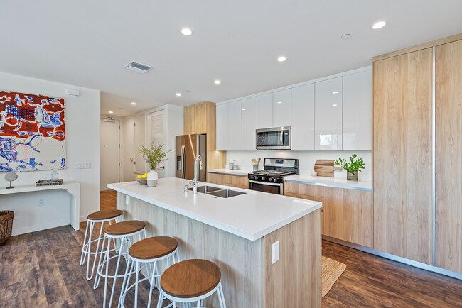 Foto del edificio - 714 N Sweetzer Ave