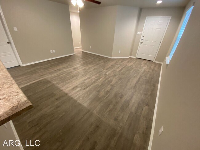 Building Photo - 3 br, 2 bath House - 210 Savage Street