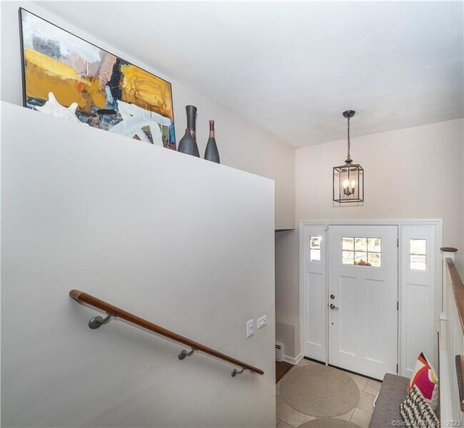 Building Photo - 5 Sniffen Rd