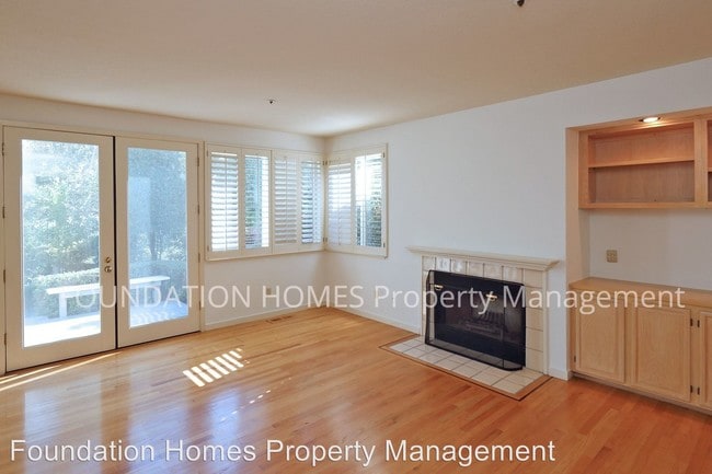 Building Photo - 3 br, 2.5 bath House - 49 Creek View Cir