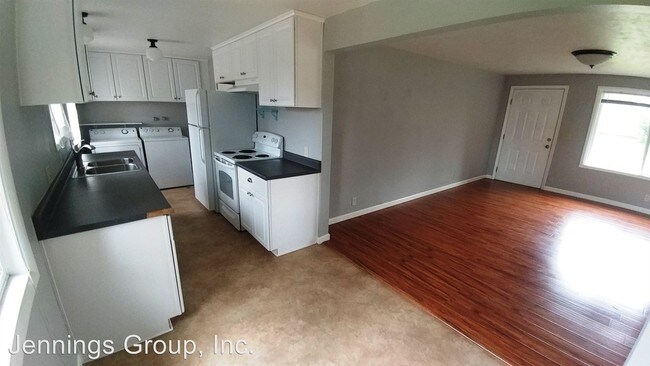 Foto del edificio - 4664-4664 Daisy St