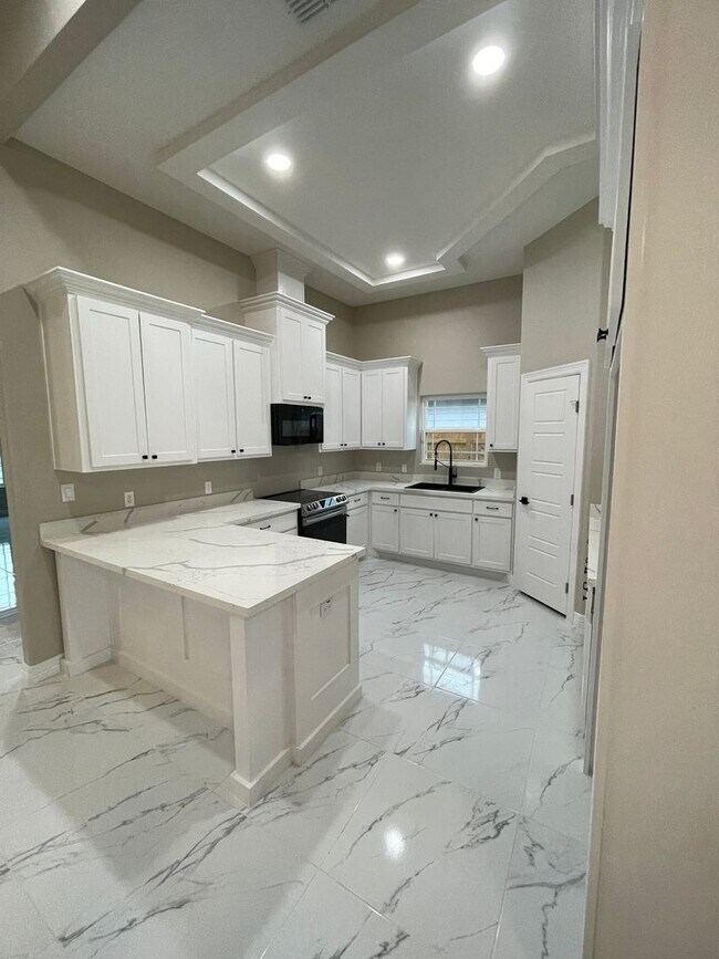 Foto del edificio - 4 Bedroom Single Family Home in Edinburg