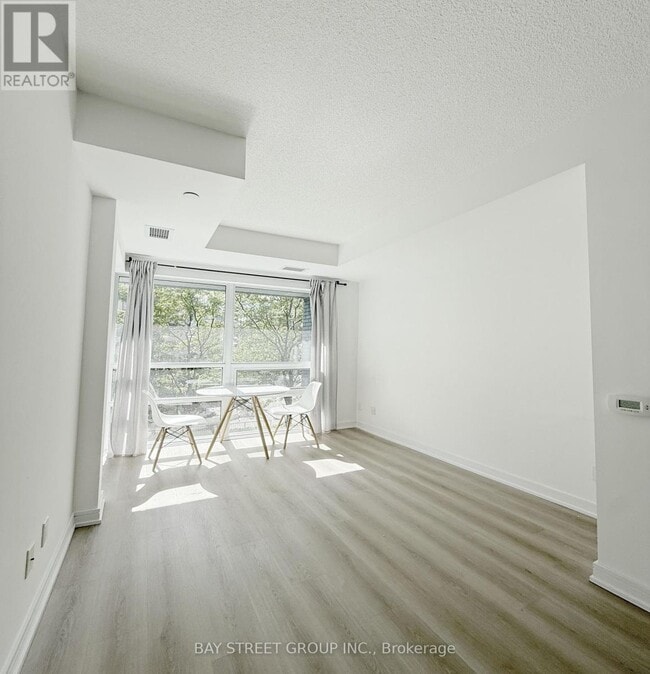 Building Photo - 621 Sheppard Ave E