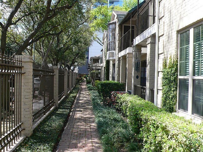 Foto del edificio - 2700 Revere St