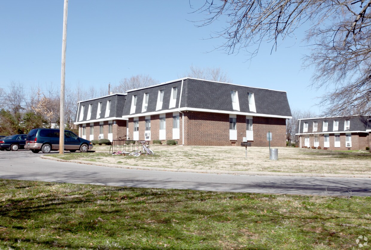 Foto del edificio - Colonial Village Apartments