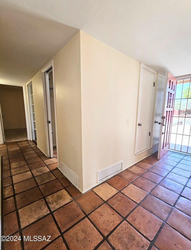 Building Photo - 7358 E Princeton Dr