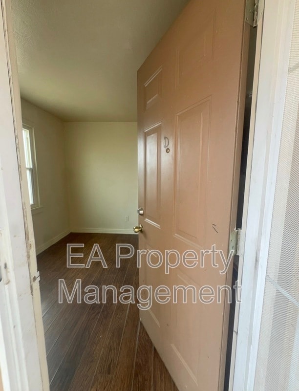 Building Photo - 529 Alvarado Dr SE