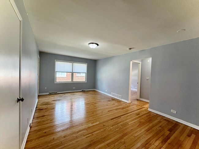 Building Photo - 122 N Menard Ave