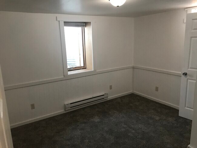 1 out of 2 bedroom - 20427 Clark Ave Apt 10