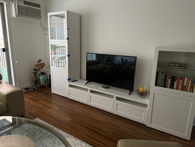 Foto del edificio - 8923 Knight Ave