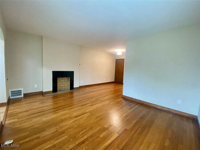 Foto del edificio - 1093 N Main St