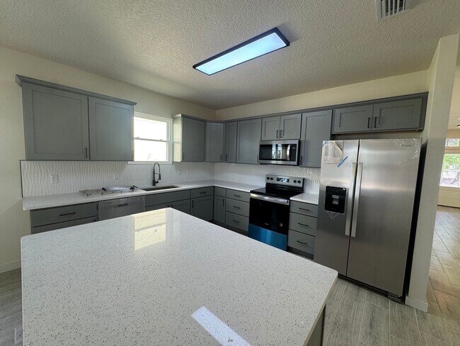 Foto del edificio - 839 Knollwood Dr