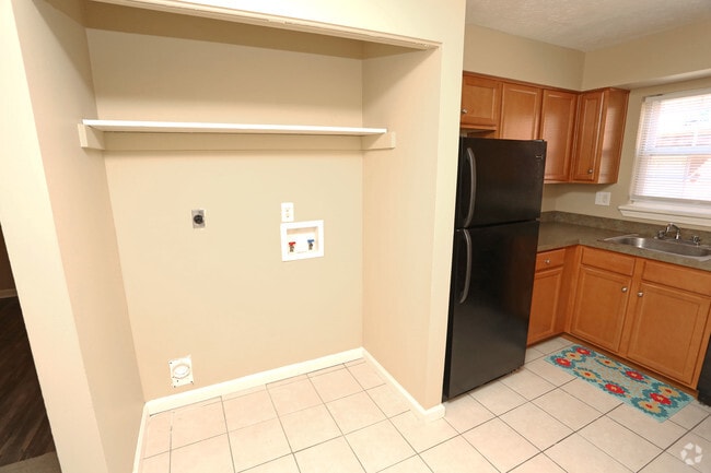 2BR, 2BA - 1,100 SF - Washer and Dryer Hookup - Addison Park Apartments