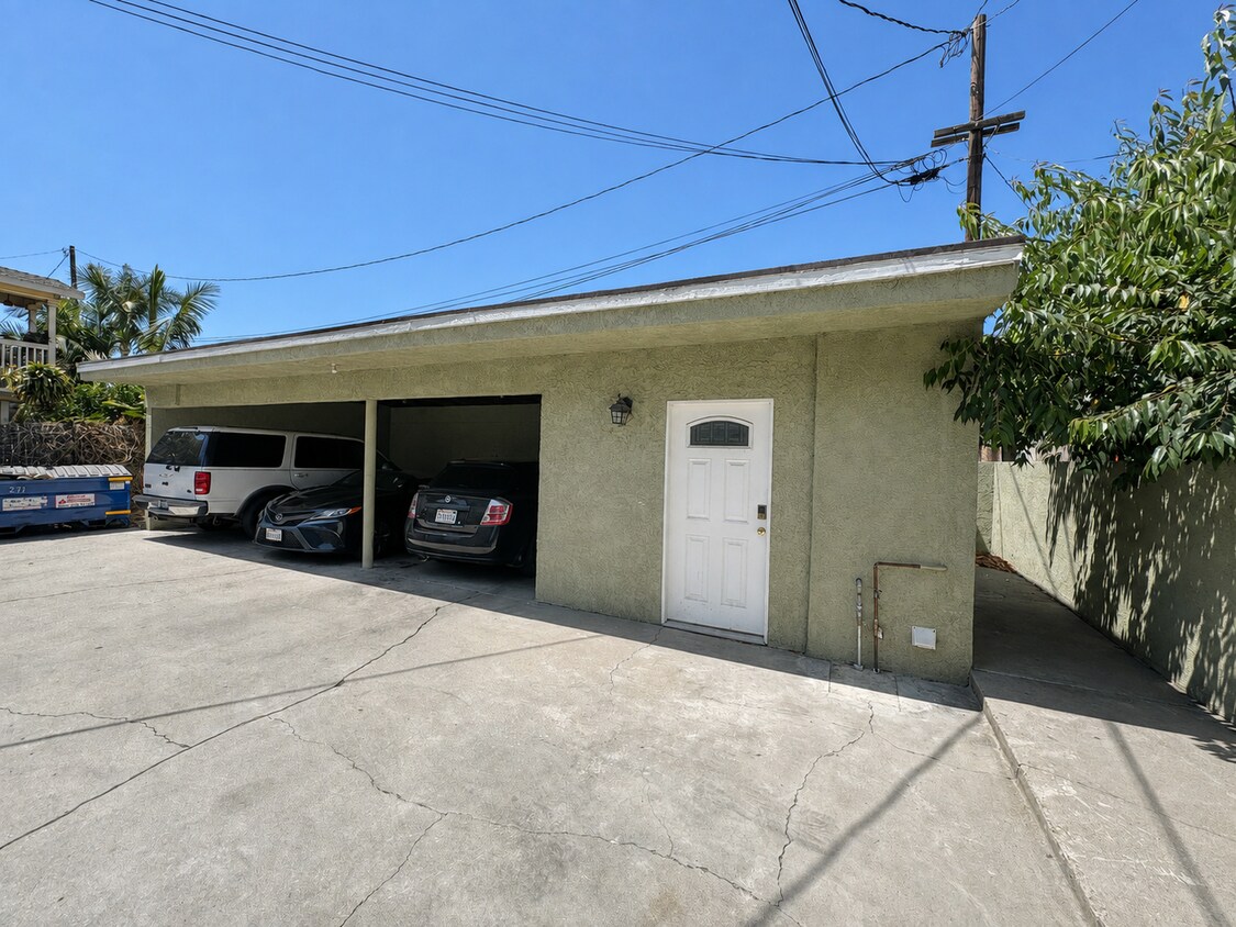 Foto del edificio - Remodeled 2+1.5 Townhome in Santa Paula