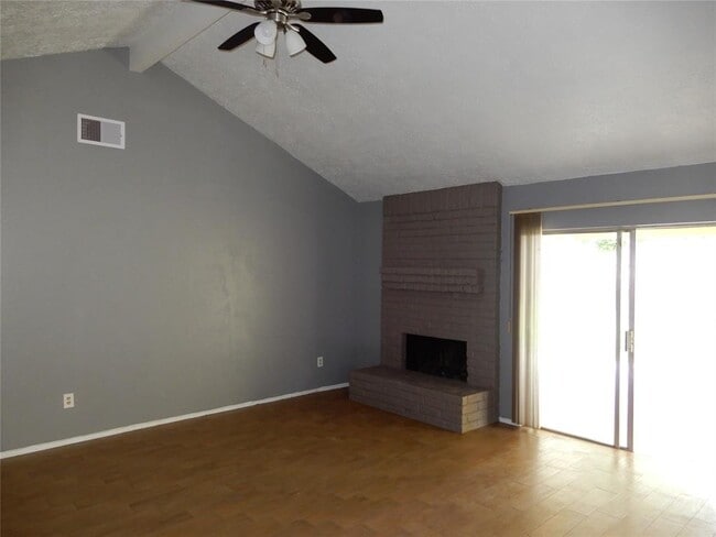 Building Photo - 15610 Morning Dove Dr
