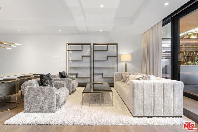 Foto del edificio - 8420 Sunset Blvd