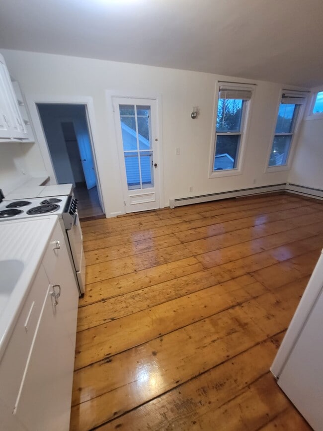 Building Photo - 21 Hoosick St