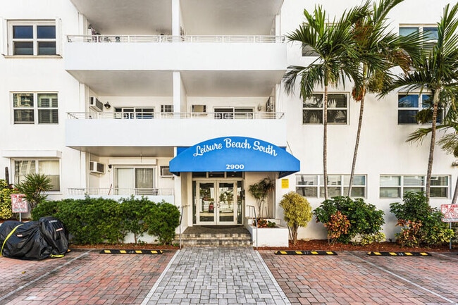 Building Photo - 2900 Banyan St