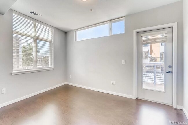 Foto del edificio - 3101 Blake St