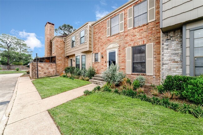 Foto del edificio - 7505 Memorial Woods Dr
