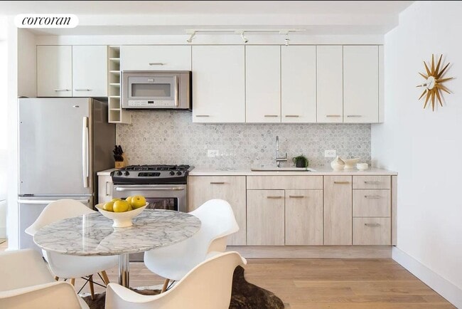 Building Photo - 267 Pacific St