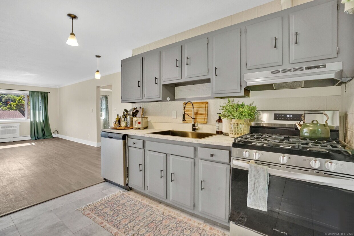 Foto principal - 549 Russell Rd