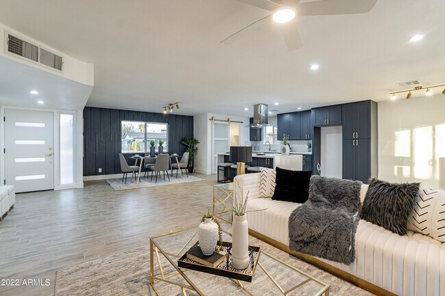 Foto del edificio - 8607 E Jackrabbit Rd